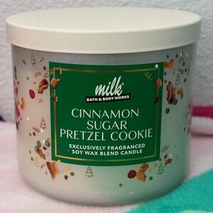 Bath & Body Works Cinnamon Sugar Pretzel Cookie 3 Wick Candle